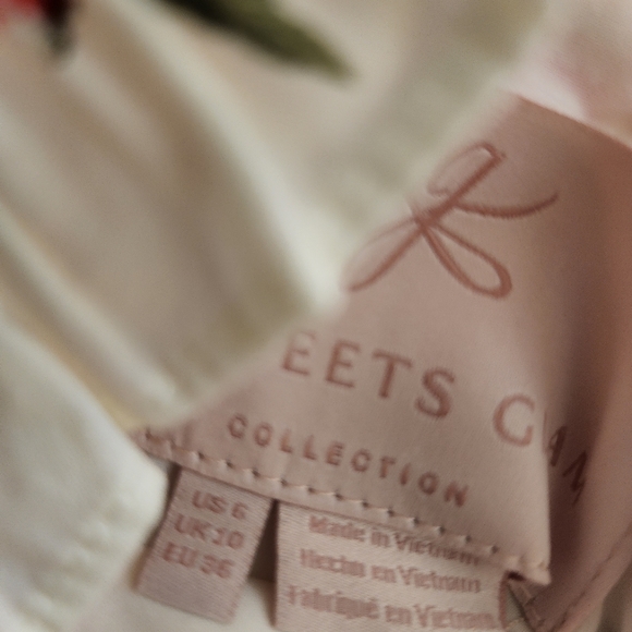 GAL MEETS GLAM Beverly Floral Romper - Picture 13 of 16